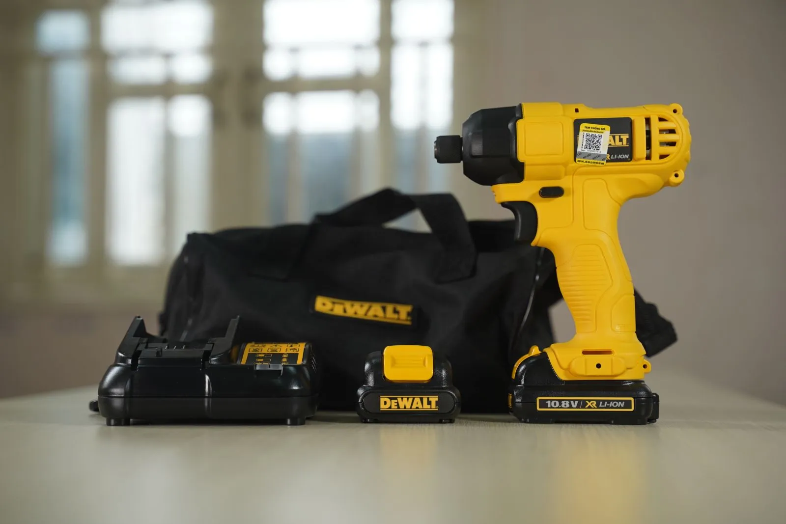 Máy vặn vít động lực pin Dewalt DCF805C2 10.8V